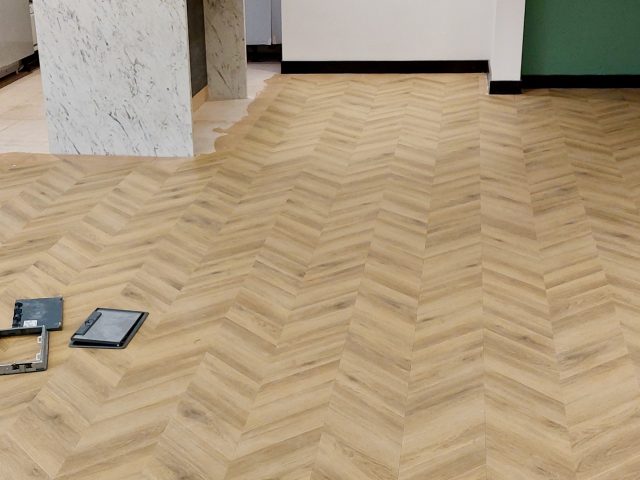 https://surfaceflooring.co.uk/wp-content/uploads/2023/04/lvt_amtico_floor_p_181928-640x480.jpeg